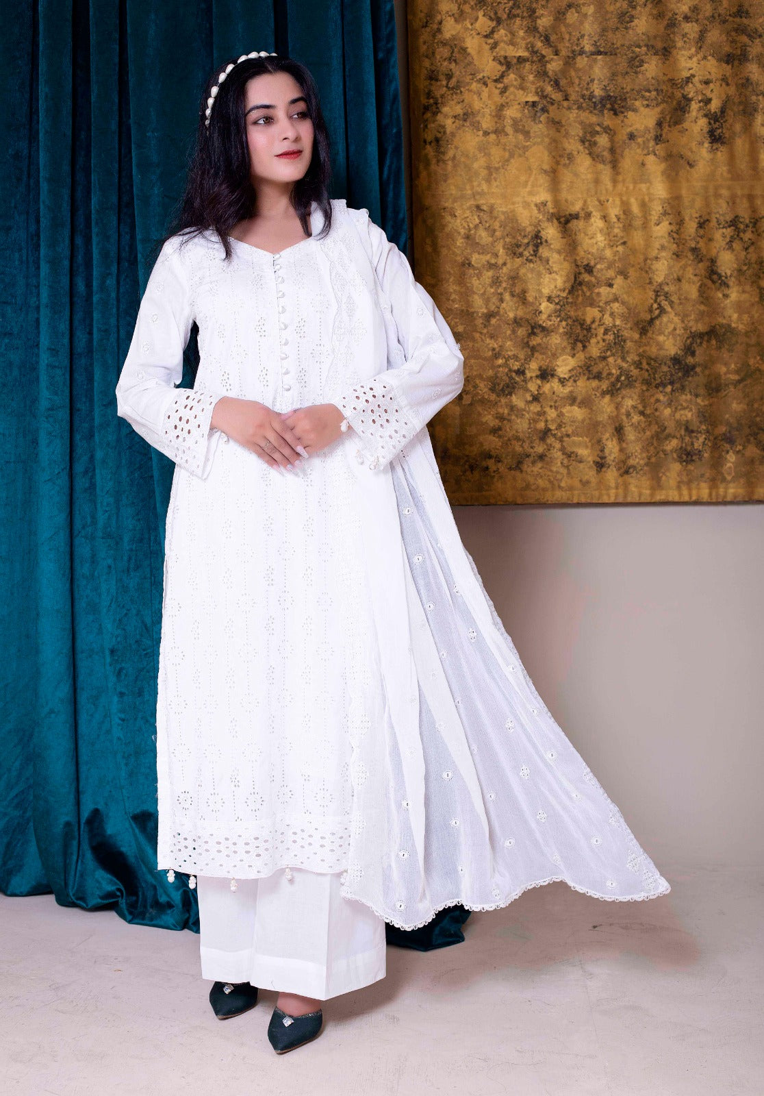 SS-1002 – Elegant Schiffli Kurta Set 🌸