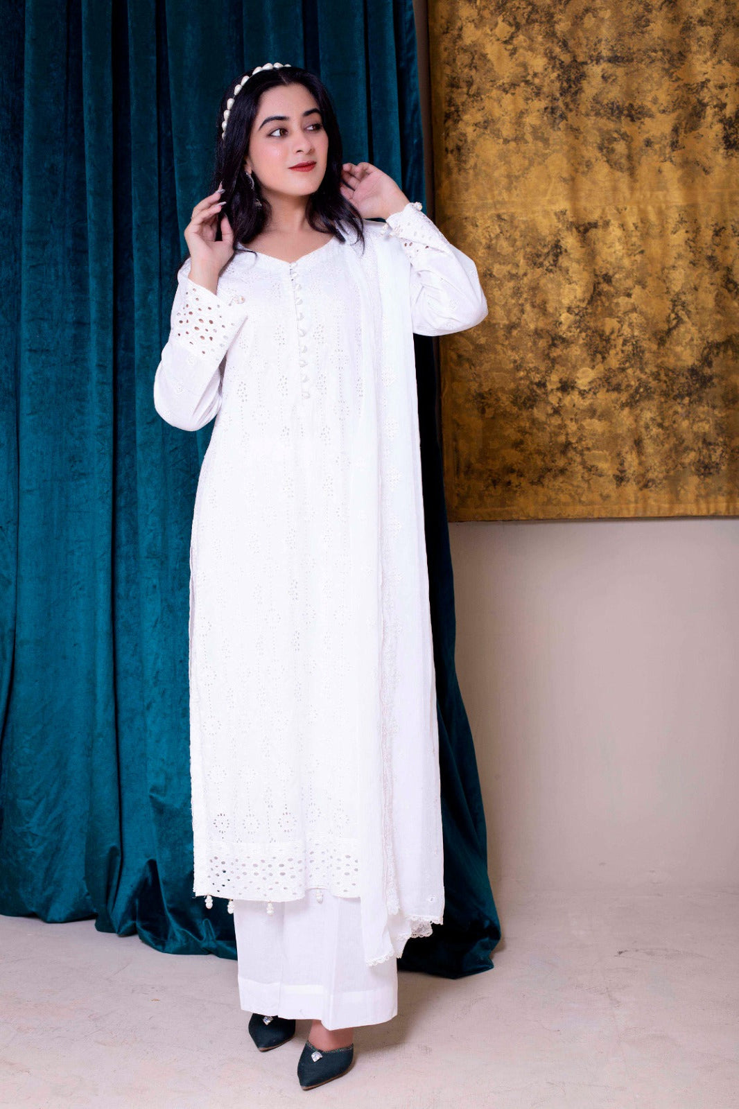 SS-1002 – Elegant Schiffli Kurta Set 🌸