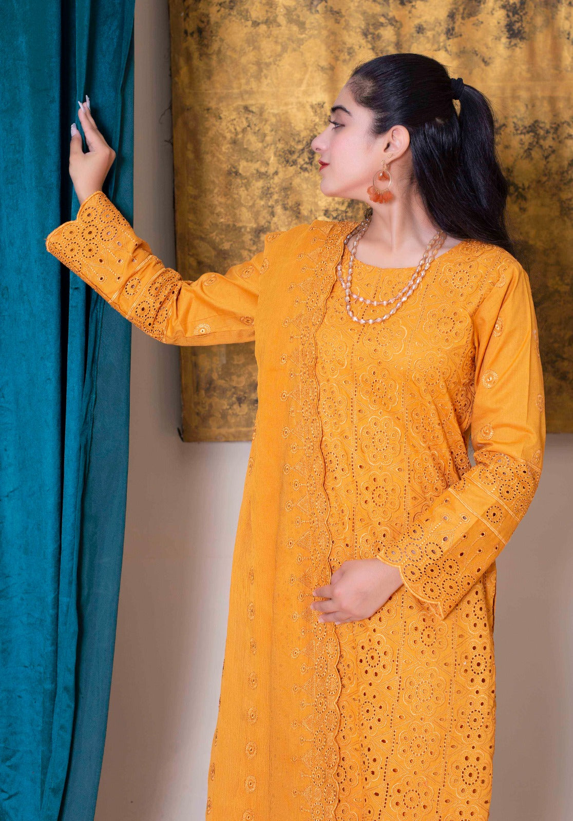 SS-1005 – Chic Schiffli Lawn Kurta Set 🥭