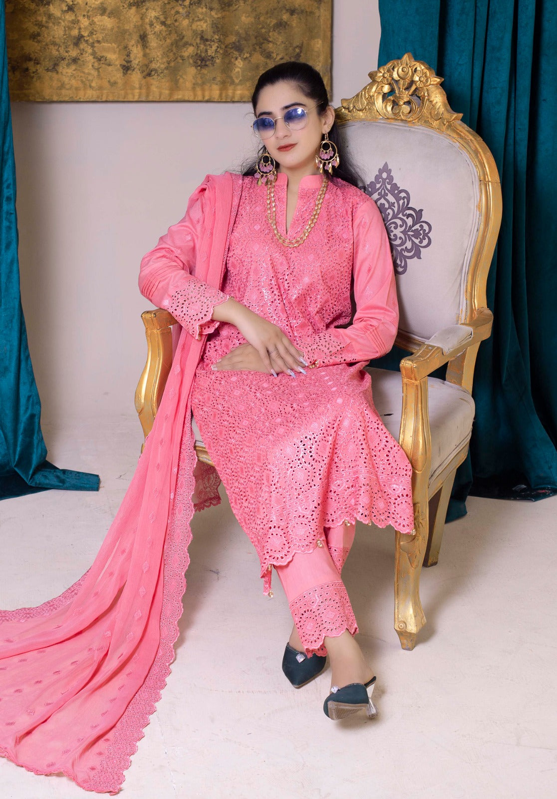 SS-1006 – Elegant Schiffli Lawn Kurta Set 🌸