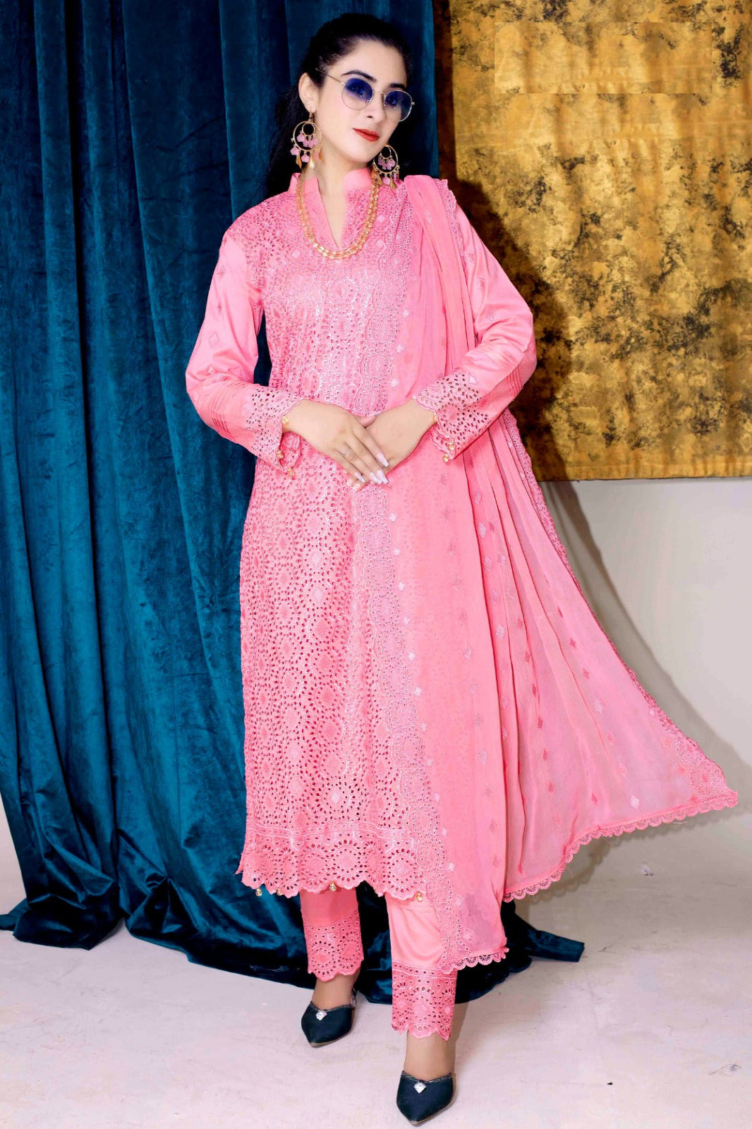 SS-1006 – Elegant Schiffli Lawn Kurta Set 🌸