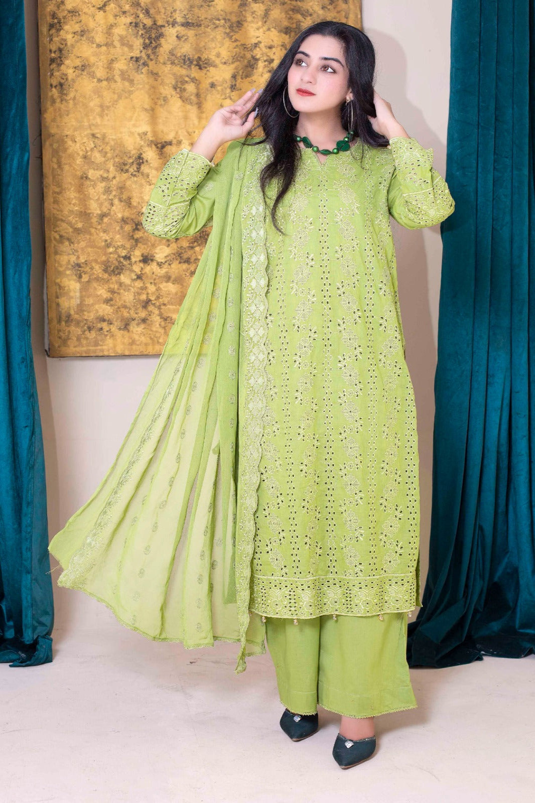 SS-1001 – Elegant Schiffli Lawn Kurta Set 💫