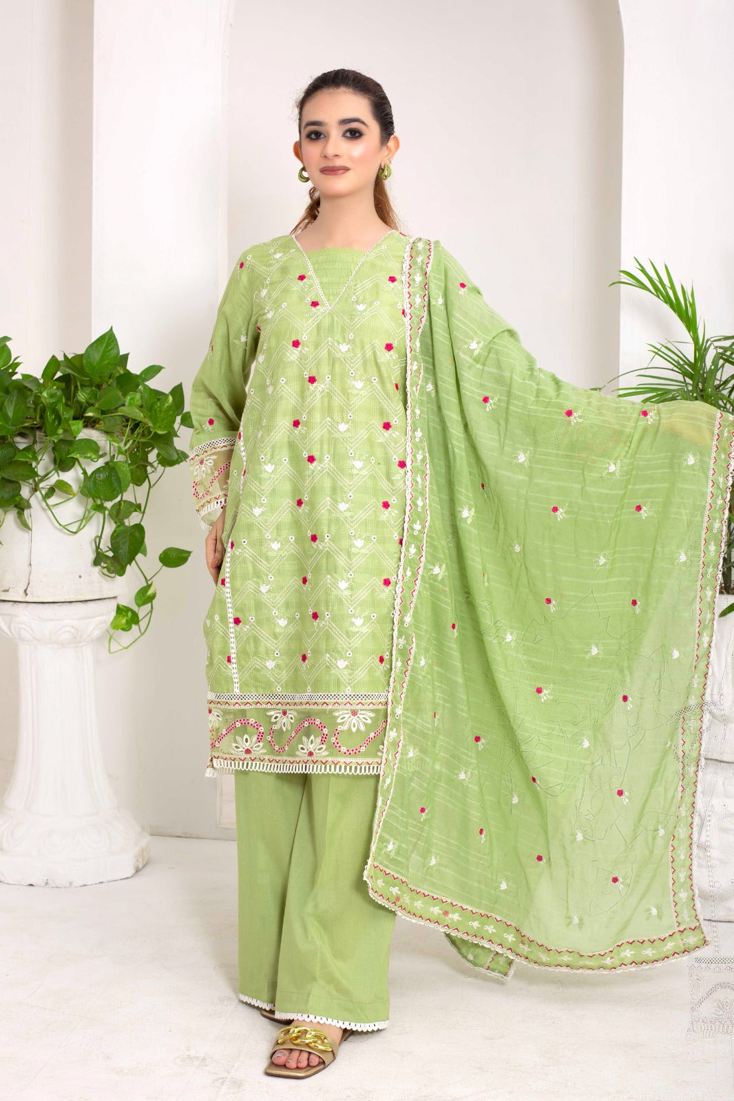 SS-1020 – Graceful Green Cotton Embroidered Kurta Set 💚