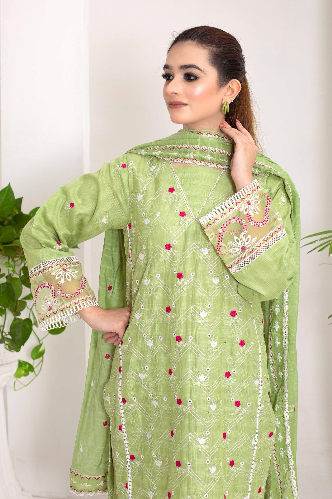 SS-1020 – Graceful Green Cotton Embroidered Kurta Set 💚