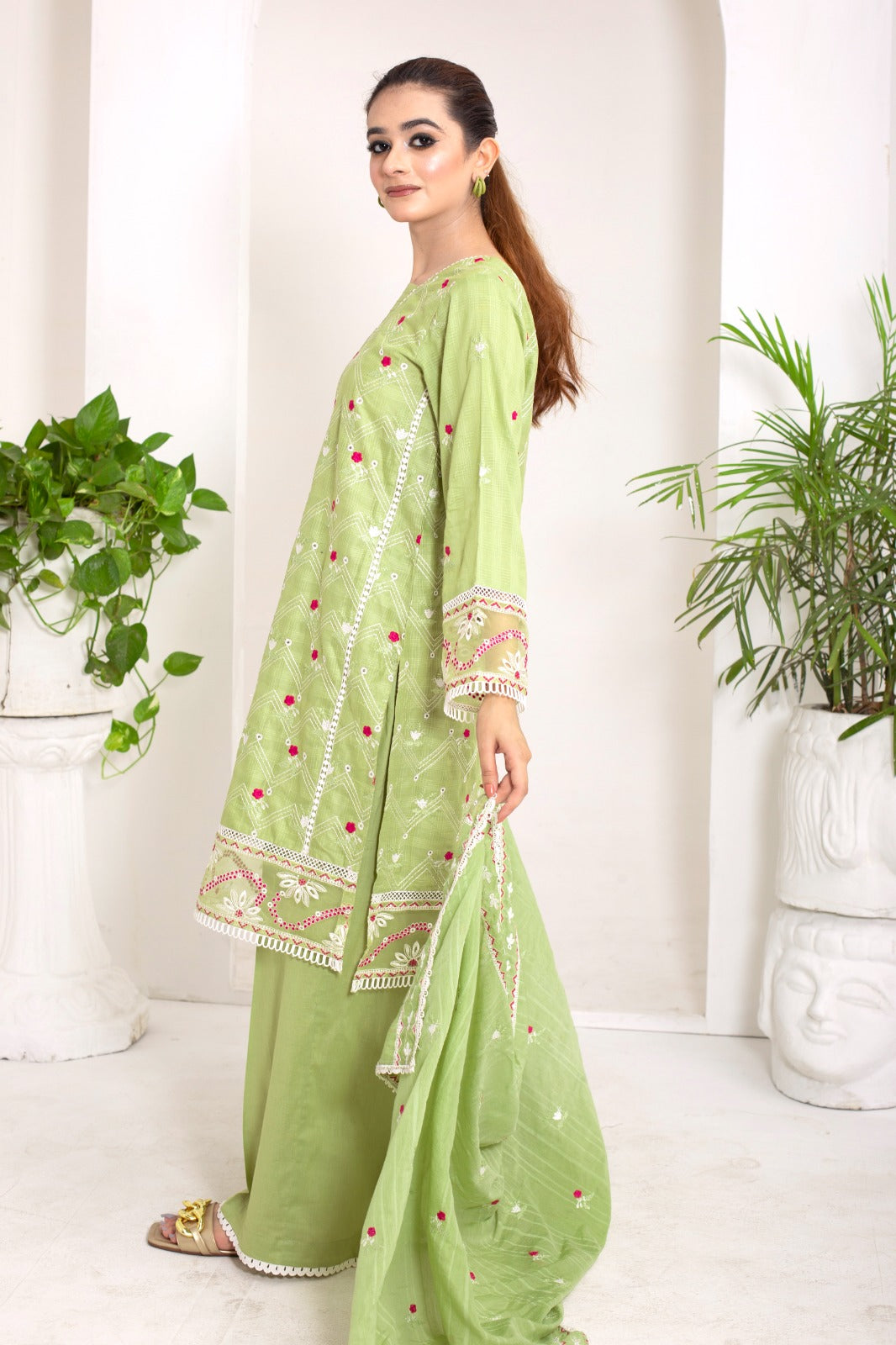 SS-1020 – Graceful Green Cotton Embroidered Kurta Set 💚