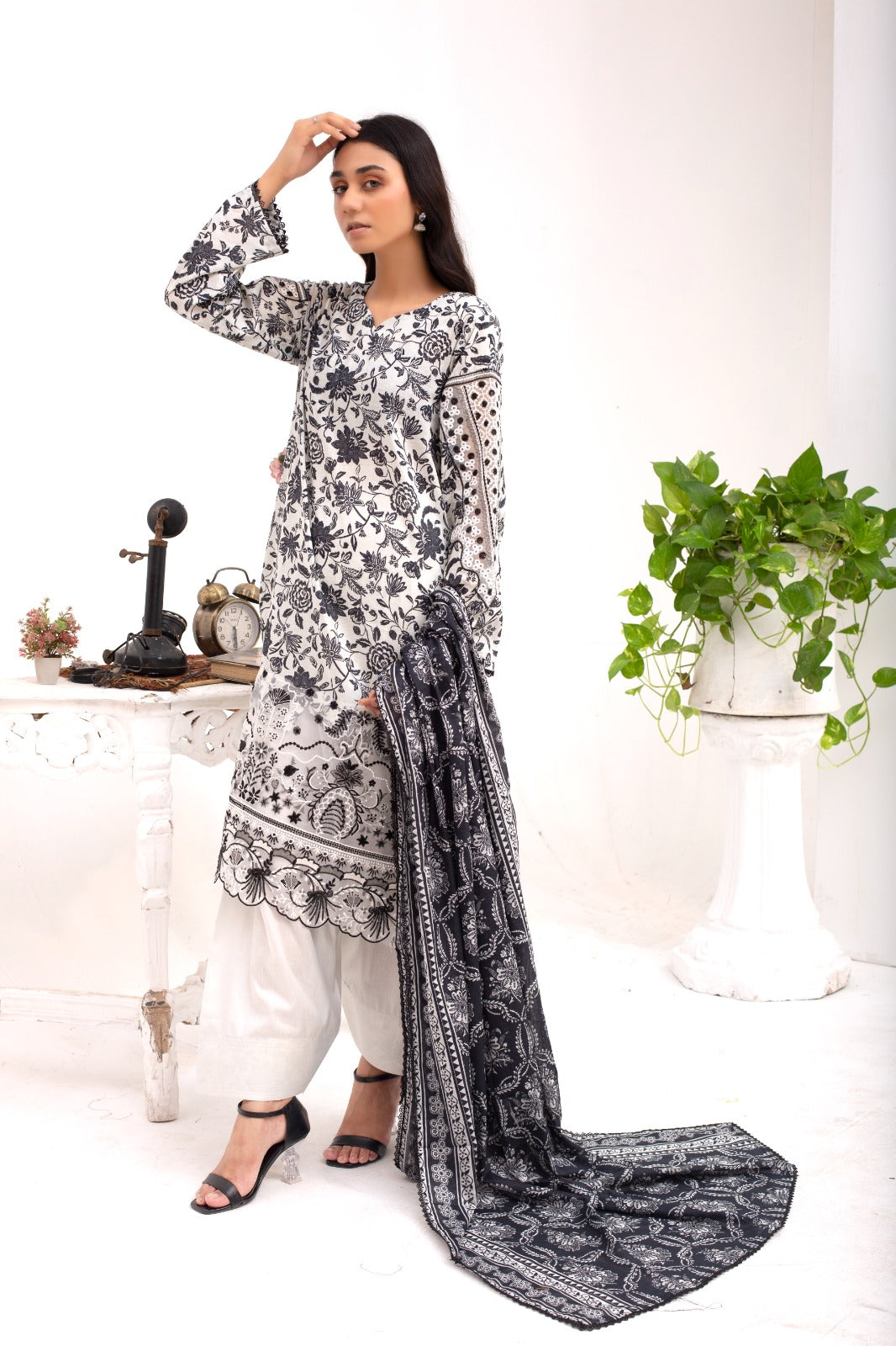 SS-1012 – Black Lawn Farshi Shalwar Kurta Set 🖤