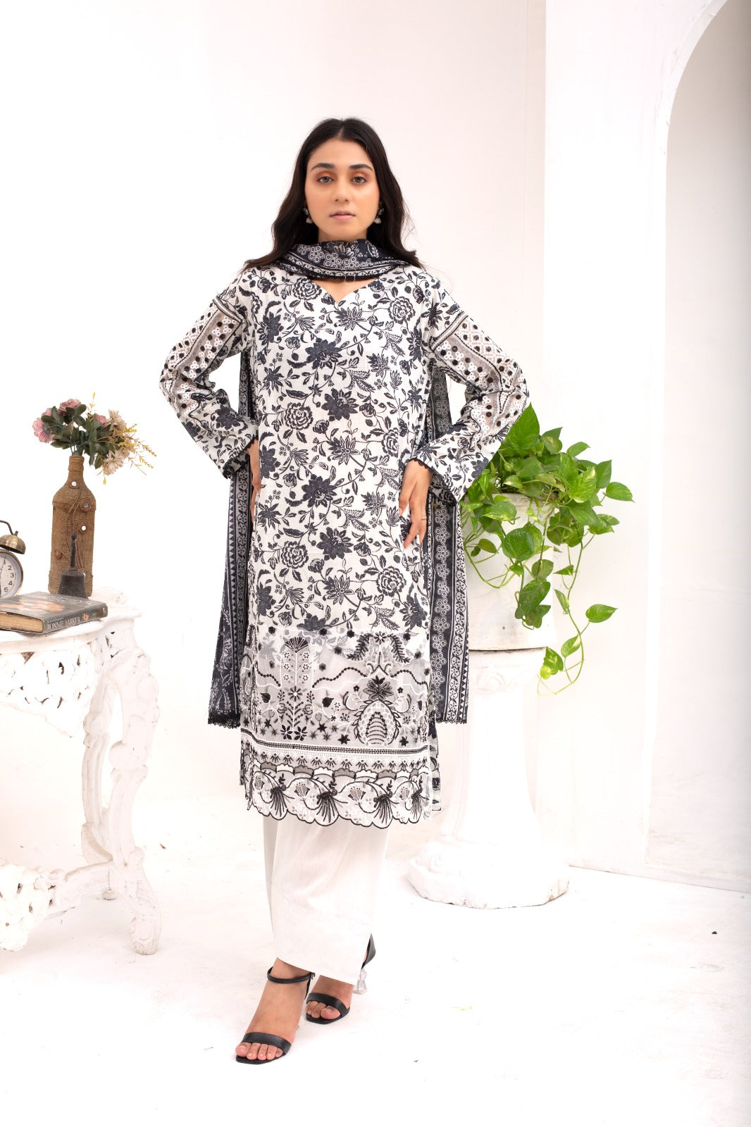 SS-1012 – Black Lawn Farshi Shalwar Kurta Set 🖤