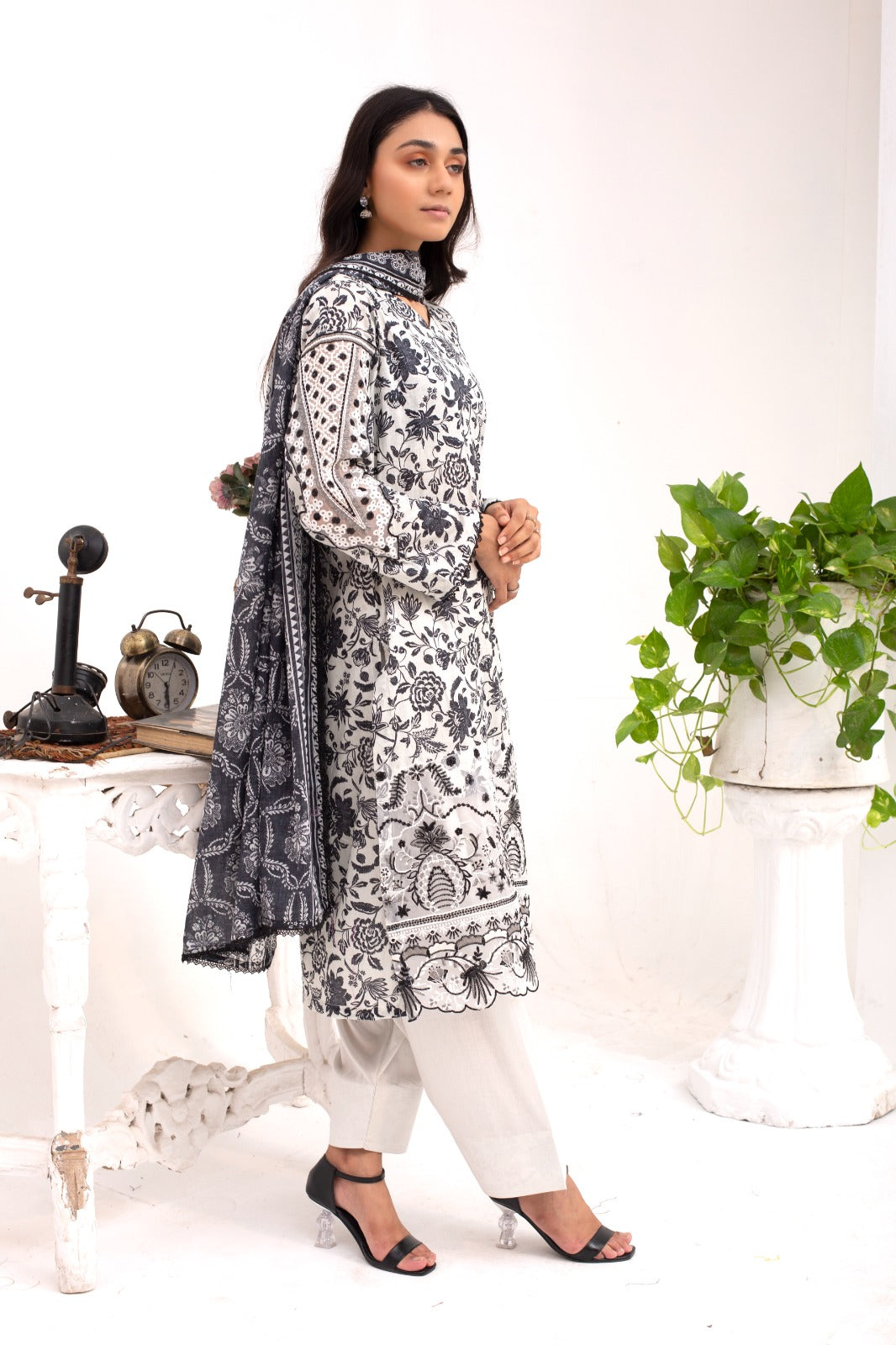 SS-1012 – Black Lawn Farshi Shalwar Kurta Set 🖤