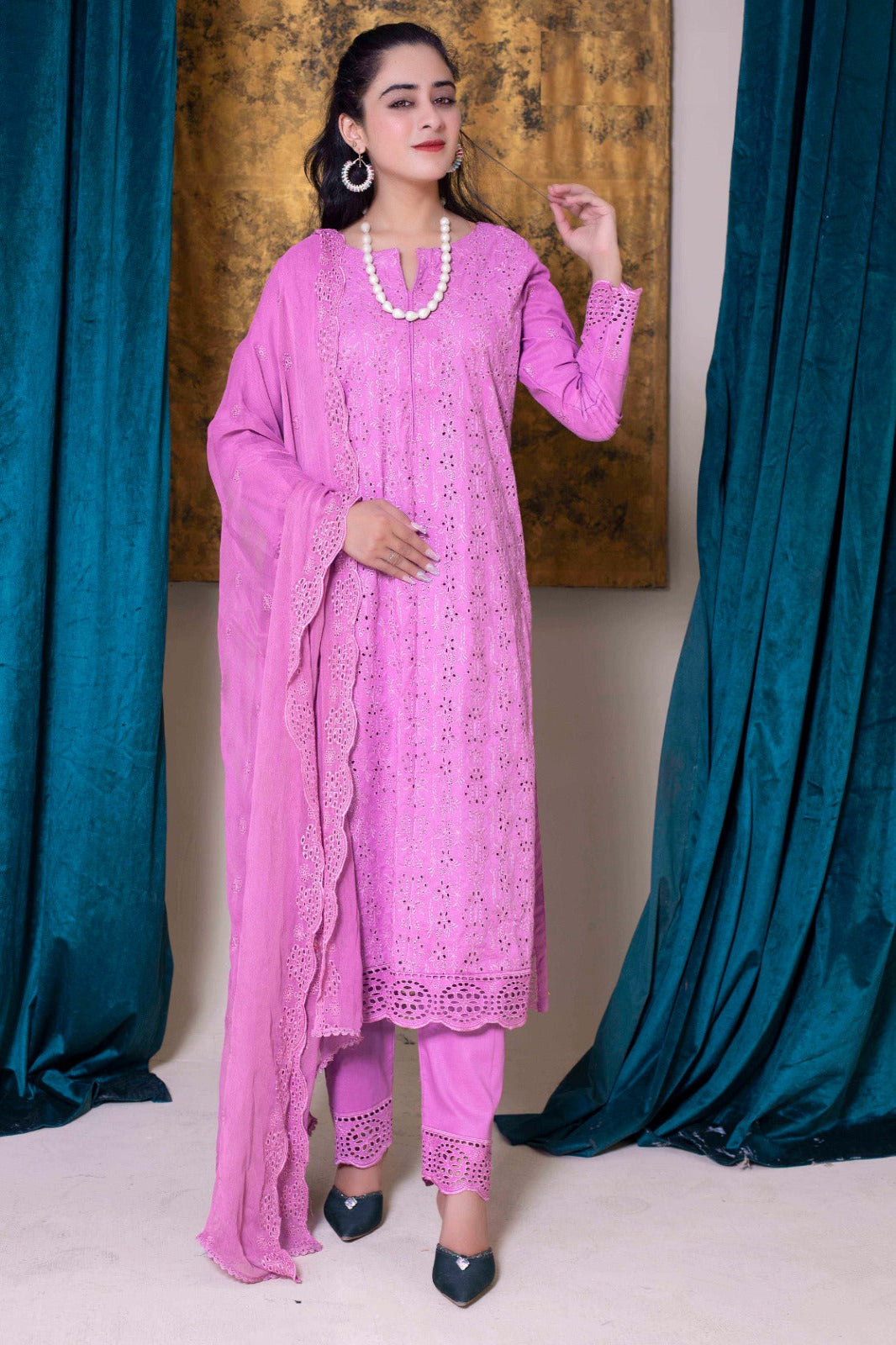 SS-1008 – Elegant Schiffli Lawn Kurta Set 🌹