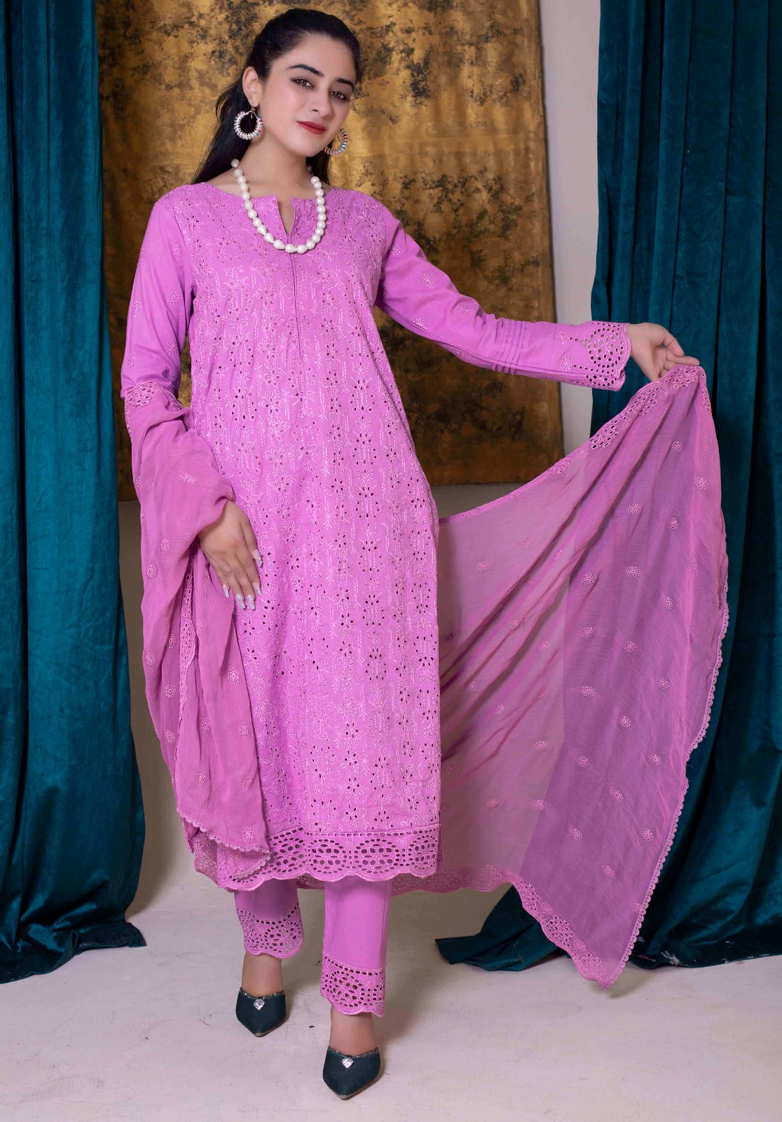 SS-1008 – Elegant Schiffli Lawn Kurta Set 🌹